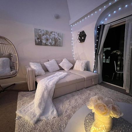 Cozy Downtown Condo Retreat With Space Needle View سياتل المظهر الخارجي الصورة