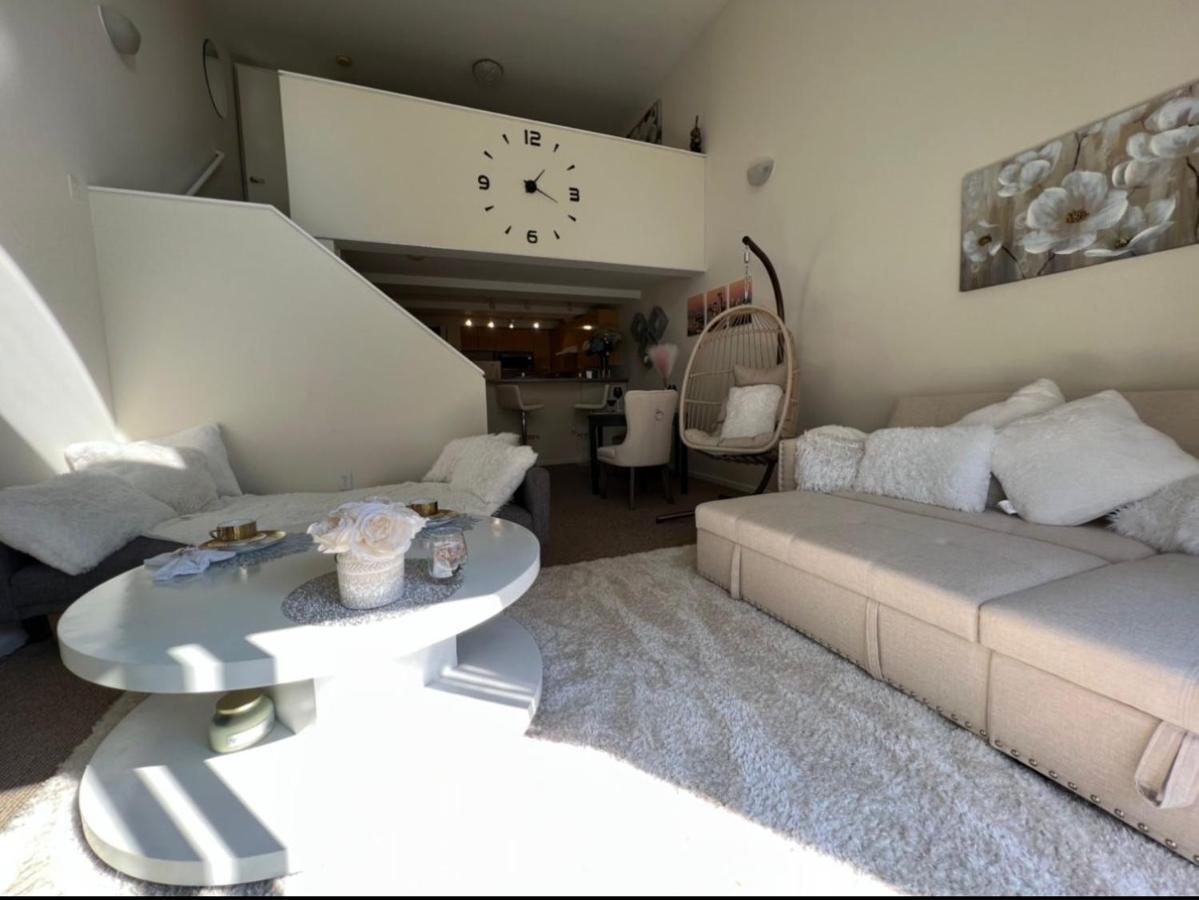 Cozy Downtown Condo Retreat With Space Needle View سياتل المظهر الخارجي الصورة
